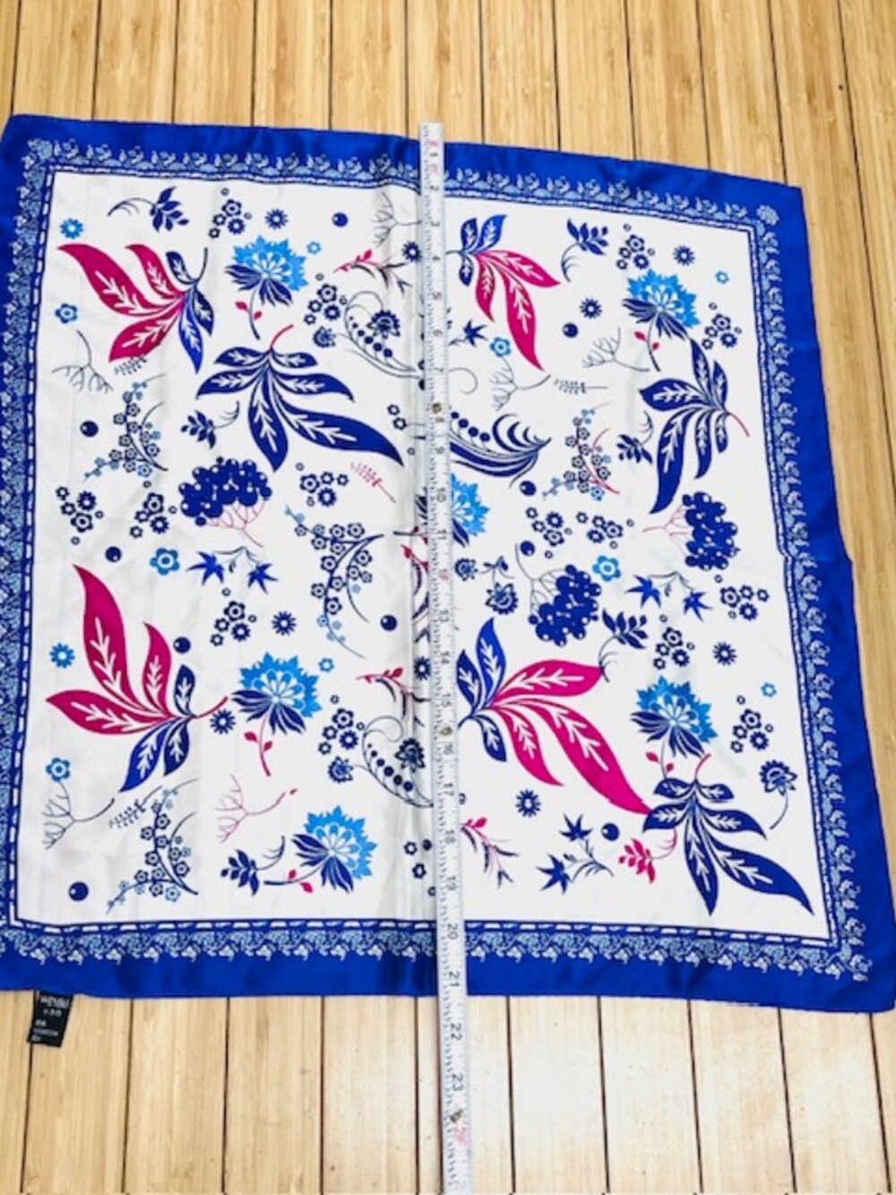 2 Neck-Kerchief Silk Trussardi &Wensli 19" - 20.5" White pink blue floral (30) - Picture 11 of 15